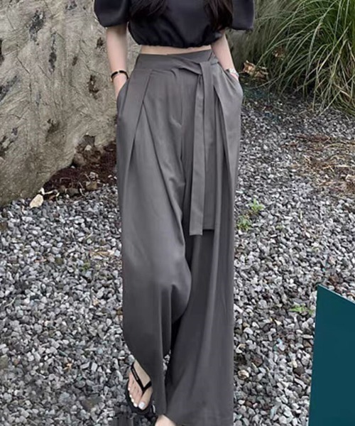 cammie(キャミー)の「ウエストリボンワイドストレートタックパンツ(スラックス・レディース・ブラック/グレー/ブラウン・M/L)」の2枚目の写真