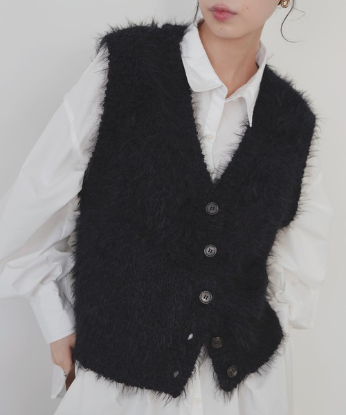 LIAN(リアン)の「フェザーVネックニット(ベスト・レディース・ブラウン/ブラック/アイボリー・FREE)」の4枚目の写真