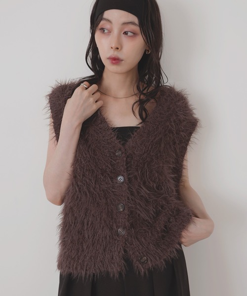 LIAN(リアン)の「フェザーVネックニット(ベスト・レディース・ブラウン/ブラック/アイボリー・FREE)」の17枚目の写真