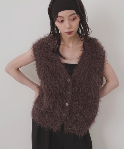 LIAN(リアン)の「フェザーVネックニット(ベスト・レディース・ブラウン/ブラック/アイボリー・FREE)」の19枚目の写真