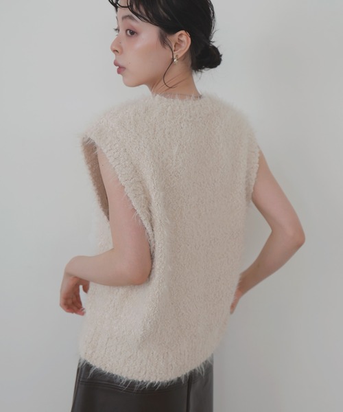 LIAN(リアン)の「フェザーVネックニット(ベスト・レディース・ブラウン/ブラック/アイボリー・FREE)」の15枚目の写真