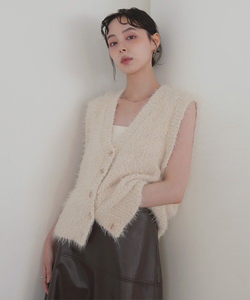 LIAN(リアン)の「フェザーVネックニット(ベスト・レディース・ブラウン/ブラック/アイボリー・FREE)」の22枚目の写真