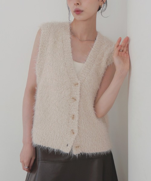 LIAN(リアン)の「フェザーVネックニット(ベスト・レディース・ブラウン/ブラック/アイボリー・FREE)」の21枚目の写真