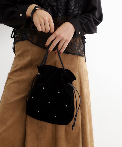 grove（グローブ）の「スタッズスエード調巾着ショルダー（ショルダーバッグ・レディース・ナチュラル/ブラック/ボルドー・00）」の2枚目の写真