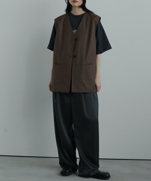 anuke（アンヌーク）の「anuke Crewneck Botton Vest クルーネック