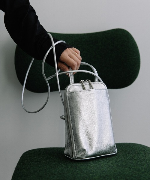 Beau're(ヴュレ)の「BEAURE New ブガッティ型 2Way ミニ ショルダー Bag(ショルダーバッグ・レディース・ネイビー/ブラウン/アイボリー/ブラック/シルバー・FREE)」の5枚目の写真