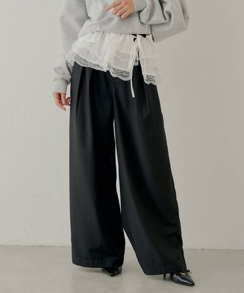 Chico（チコ）の「【SALON by Chico】取り外しフリルルーズスラックスパンツ（その他パンツ・レディース・グレー/グレー系その他2/ブラック/ブラウン系その他2/ブラック系その他2/グレー系その他3/ブルー系その他3・FREE/SMALL）」の2枚目の写真