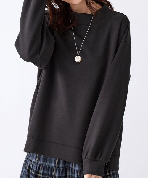 BELLUNA PLUS(ベルーナ)の「裾ボタン使いスタンドネックプルオーバー(Tシャツ/カットソー・レディース・マスタード/アイボリー/チャコール・X-LARGE/MEDIUM/LARGE)」の3枚目の写真
