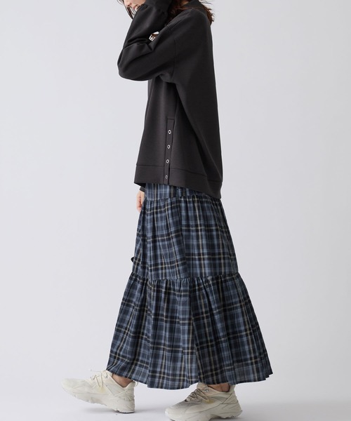 BELLUNA PLUS(ベルーナ)の「裾ボタン使いスタンドネックプルオーバー(Tシャツ/カットソー・レディース・マスタード/アイボリー/チャコール・X-LARGE/MEDIUM/LARGE)」の11枚目の写真