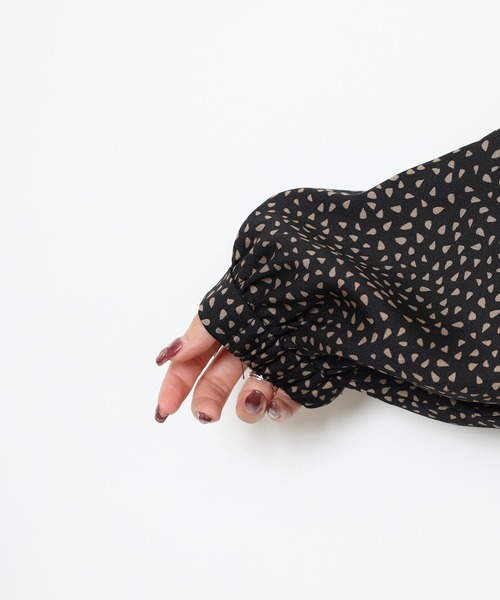 EGLANTINE(エグランティーヌ)の「EGLANTINE プリントワンピース(ワンピース・レディース・カーキ/ブラック・38)」の21枚目の写真