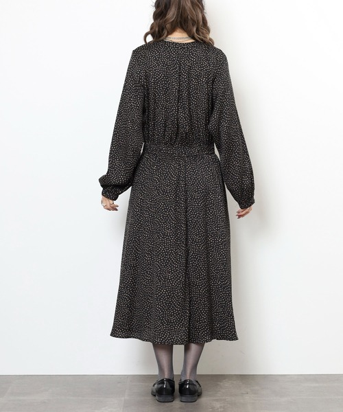 EGLANTINE(エグランティーヌ)の「EGLANTINE プリントワンピース(ワンピース・レディース・カーキ/ブラック・38)」の15枚目の写真