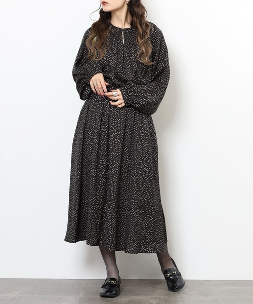 EGLANTINE(エグランティーヌ)の「EGLANTINE プリントワンピース(ワンピース・レディース・カーキ/ブラック・38)」の3枚目の写真