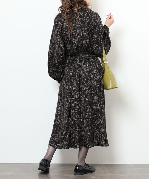 EGLANTINE(エグランティーヌ)の「EGLANTINE プリントワンピース(ワンピース・レディース・カーキ/ブラック・38)」の6枚目の写真