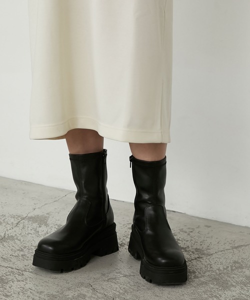 MONO-MART（モノマート）の「ストレッチボリュームトラックソールショートブーツ（ブーツ・レディース・ダークブラウン/ブラック・M/S/L）」の7枚目の写真