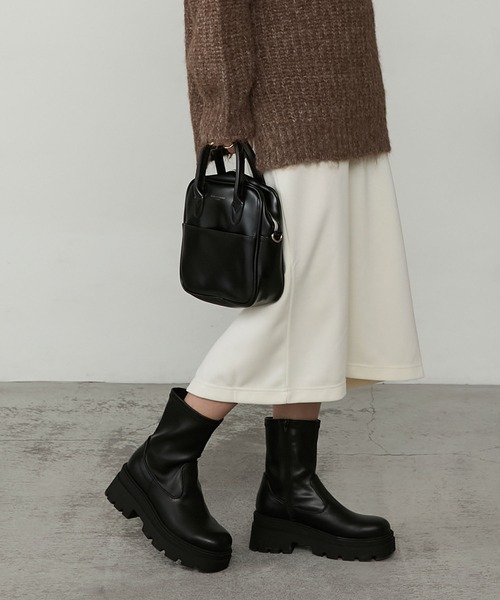 MONO-MART（モノマート）の「ストレッチボリュームトラックソールショートブーツ（ブーツ・レディース・ダークブラウン/ブラック・M/S/L）」の8枚目の写真