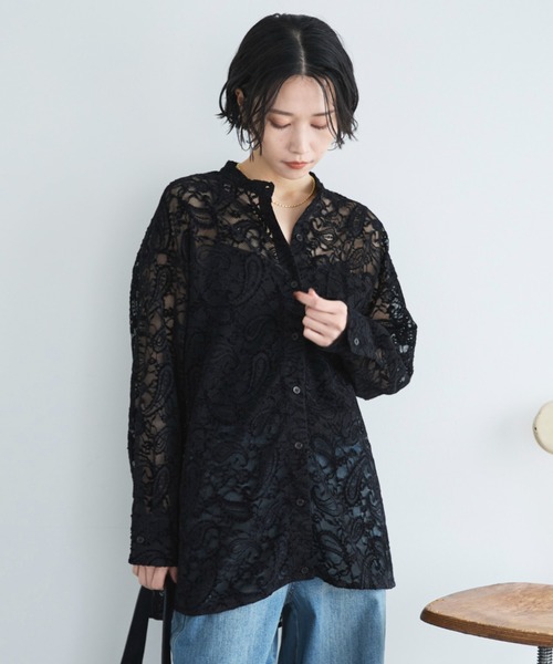 Doux archives（ドゥアルシーヴ）の「フロッキーレースバンドカラーシャツ（シャツ/ブラウス・レディース・ブラック/オフホワイト/ブラウン・FREE）」の2枚目の写真