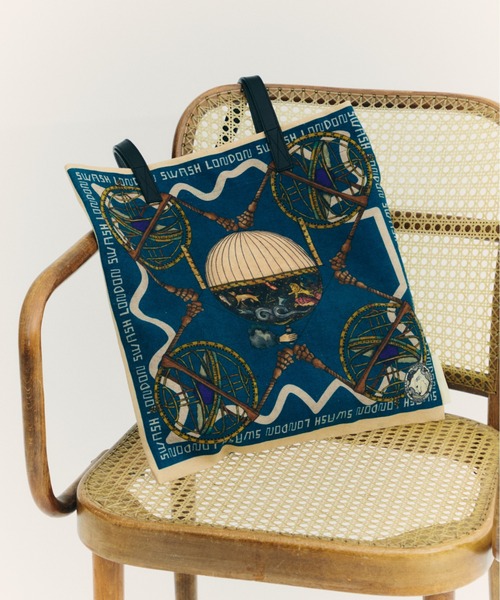 SWASH LONDON(スウォッシュロンドン)の「トートバッグ コットンプリント "ファンタジスタ"(トートバッグ・レディース・ワイン/ベビーピンク/ターコイズブルー/グリーン/レッド系その他/ネイビー・FREE)」の3枚目の写真