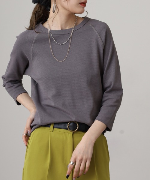 OMNES(オムネス)の「ストレッチジャガード クルーネック六分袖Tシャツ(Tシャツ/カットソー・レディース・スモークグレー/ホワイト/ベージュ系その他/ブルーグレー/グレー系その他・WOMENS M/WOMENS L/M)」の3枚目の写真