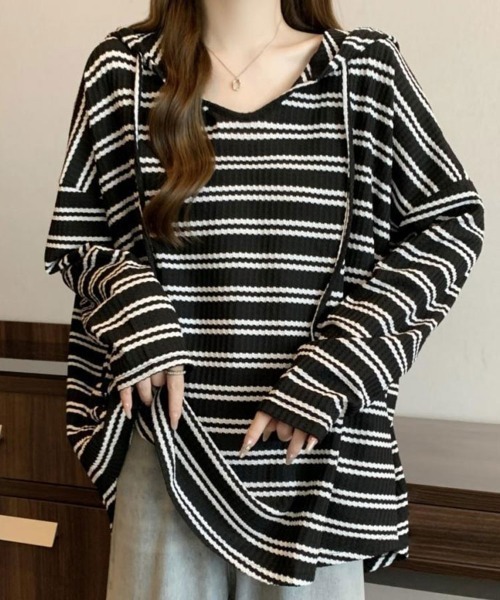 SallyLunn（サリーラン）の「フード付きボーダールーズトップス（Tシャツ/カットソー・レディース・ホワイト/ブラック・L/M）」の4枚目の写真