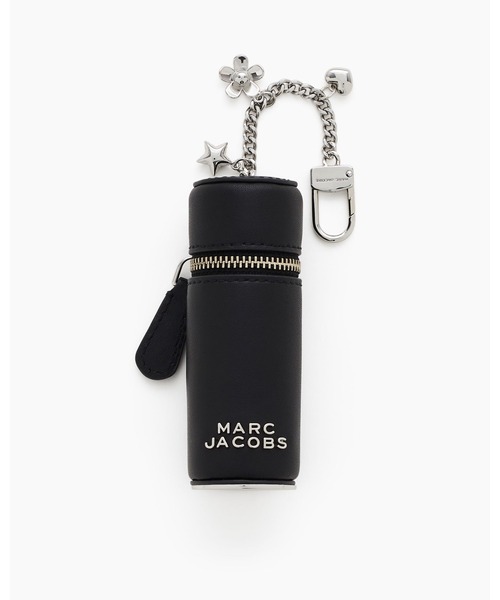 MARC JACOBS（マークジェイコブス）の「THE LIPSTICK CASE CHARM/ザ エブリデイ リップスティック ケース バッグ チャーム（キーホルダー・レディース・ブラック/ピンク系その他・ONE SIZE）」の2枚目の写真
