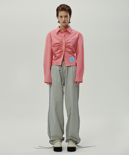 SINOON（シヌーン）の「COTTON CROPED SHIRRING SHIRT（シャツ/ブラウス・レディース・ピンク・FREE）」の2枚目の写真
