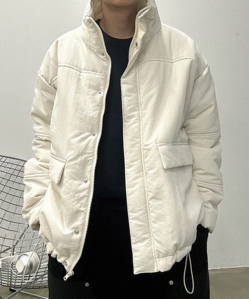 UNDERSTATEMENTs(アンダーステイトメント)の「【ユニセックス】オーバーサイズ スタンドカラー中綿ジャケット(ブルゾン・メンズ・オフホワイト/ブラック/モカ・MEDIUM/LARGE)」の7枚目の写真
