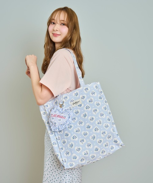 Cath Kidston(キャスキッドソン)の「スクエアトートバッグ(トートバッグ・レディース・レッド/ピンク/サックスブルー/アイボリー/ブラック/イエロー/ライトグリーン/パープル・FREE)」の4枚目の写真