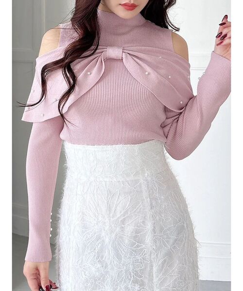 MERCURYDUO(マーキュリーデュオ)の「オフショルリボンパールニット(ニット/セーター・レディース・ブラック/ピンク/オフホワイト・FREE)」の1枚目の写真