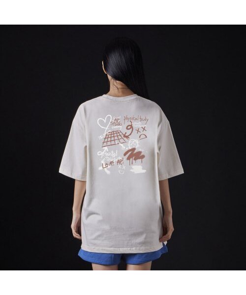 ASTRAL PROJECTION（アストラルプロジェクション）の「[オーバーサイズ]グラフィティ13番手コットンラウンドネック半袖Tシャツ_アイボリー（Tシャツ/カットソー・メンズ・その他・LARGE/MEDIUM/XX-LARGE）」の3枚目の写真