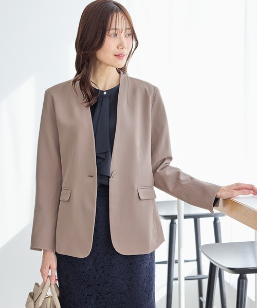 Honeys（ハニーズ）の「【ストレッチ・ウォッシャブル・イージーケア】カラーレスジャケット（ノーカラージャケット・レディース・ライトグレー系2/ダークベージュ/ネイビー/ライトグレー系1/ブラック・3L/L/LL/M/S）」の4枚目の写真