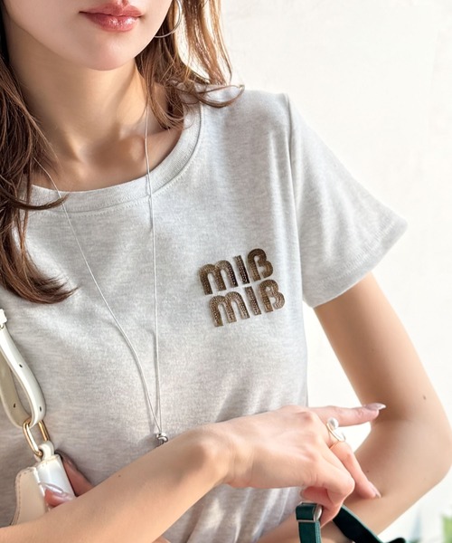 mily bilet（ミウィビレット）の「【mily bilet】スタイルよく、着心地いい。絶対使えるシンプルT♪ワッペンコンパクトTシャツ（半袖）（Tシャツ/カットソー・レディース・オートミール/ホワイト×ネイビー/ブラック×ベージュ/ホワイト×ブルー/ホワイト×レッド・LARGE/MEDIUM/SMALL/X-LARGE）」の8枚目の写真
