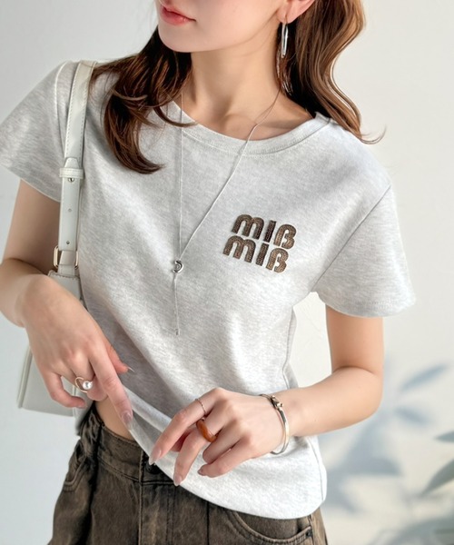 mily bilet（ミウィビレット）の「【mily bilet】スタイルよく、着心地いい。絶対使えるシンプルT♪ワッペンコンパクトTシャツ（半袖）（Tシャツ/カットソー・レディース・オートミール/ホワイト×ネイビー/ブラック×ベージュ/ホワイト×ブルー/ホワイト×レッド・LARGE/MEDIUM/SMALL/X-LARGE）」の7枚目の写真