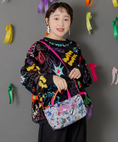 ScoLar（スカラー）の「653447：スカラーちゃん両面総柄 配色ミニショルダー（ショルダーバッグ・レディース・ピンク/イエロー/ブルー・FREE）」の4枚目の写真