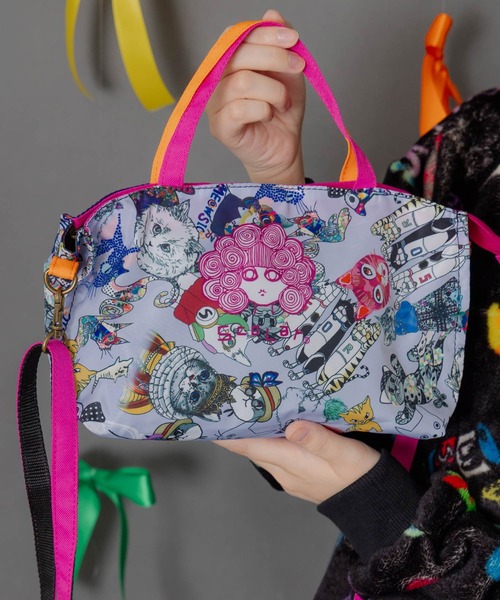 ScoLar（スカラー）の「653447：スカラーちゃん両面総柄 配色ミニショルダー（ショルダーバッグ・レディース・ピンク/イエロー/ブルー・FREE）」の6枚目の写真