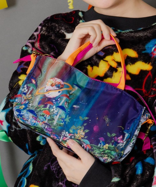 ScoLar（スカラー）の「653447：スカラーちゃん両面総柄 配色ミニショルダー（ショルダーバッグ・レディース・ピンク/イエロー/ブルー・FREE）」の8枚目の写真