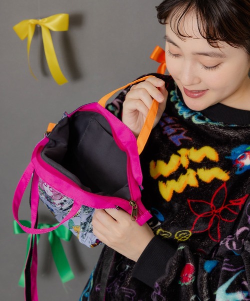 ScoLar（スカラー）の「653447：スカラーちゃん両面総柄 配色ミニショルダー（ショルダーバッグ・レディース・ピンク/イエロー/ブルー・FREE）」の9枚目の写真