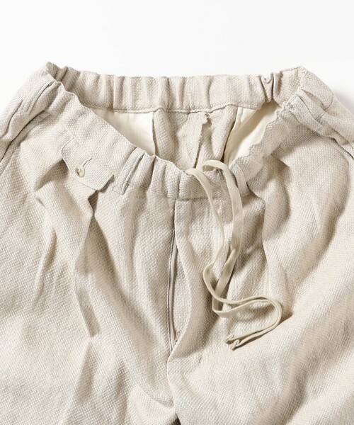 BEAMS PLUS(ビームスプラス)の「2 Pleats Relax Trousers COTTON Linen(その他パンツ・メンズ・グレー/オフホワイト/ネイビー・X-LARGE/LARGE/MEDIUM/SMALL)」の9枚目の写真