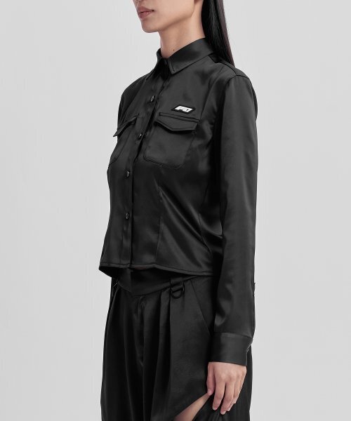 FANYOUNG(ファンヤング)の「サテン クロップシャツ(シャツ/ブラウス・レディース・その他・SMALL/MEDIUM)」の1枚目の写真