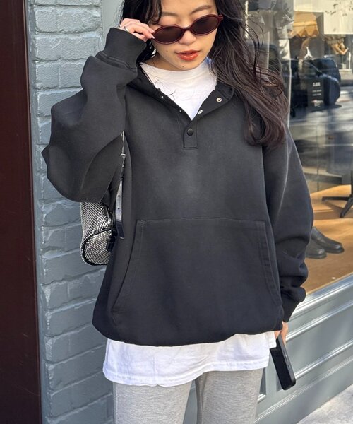 CIAOPANIC TYPY(チャオパニックティピー)の「【UNISEX】スプレー加工ヘンリースナップフーディー(パーカー・レディース・ブラック/ピンク/ベージュ・MEDIUM/LARGE)」の8枚目の写真