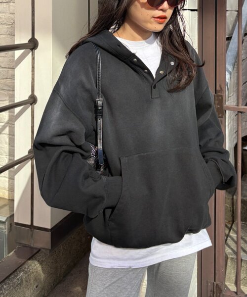 CIAOPANIC TYPY(チャオパニックティピー)の「【UNISEX】スプレー加工ヘンリースナップフーディー(パーカー・レディース・ブラック/ピンク/ベージュ・MEDIUM/LARGE)」の7枚目の写真