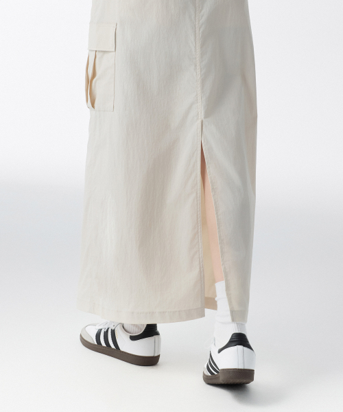 MUSINSA STANDARD WOMAN（ムシンサスタンダードウーマン）の「ウィメンズカーゴマキシスカート[クリーム]（スカート・レディース・その他・LARGE/MEDIUM/SMALL/X-SMALL）」の4枚目の写真