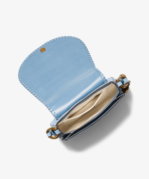 MICHAEL KORS(マイケルコース)の「JOSIE ホイップステッチ スエード サドル フラップ クロスボディ ミディアム(ショルダーバッグ・レディース・ブルー系・FREE)」の5枚目の写真
