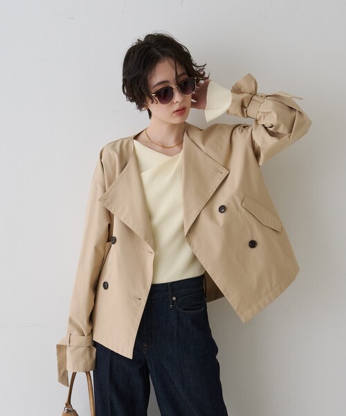 EMMA　ROUGE VIF（エマルージュヴィフ）の「【撥水・防花粉加工】【一部店舗限定】キャンディスリーブショートトレンチコート/春服/春アウター/通勤/ショート丈/フェミニン/モード/手洗い可能/雨の日（トレンチコート・レディース・ベージュ/グレイッシュブルー・フリー）」の18枚目の写真