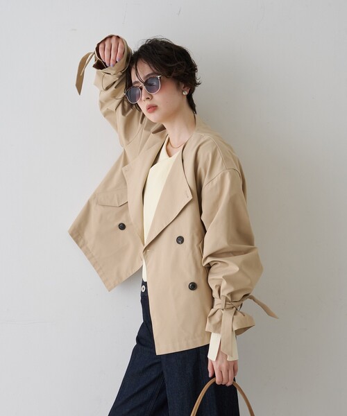 EMMA　ROUGE VIF（エマルージュヴィフ）の「【撥水・防花粉加工】【一部店舗限定】キャンディスリーブショートトレンチコート/春服/春アウター/通勤/ショート丈/フェミニン/モード/手洗い可能/雨の日（トレンチコート・レディース・ベージュ/グレイッシュブルー・フリー）」の20枚目の写真