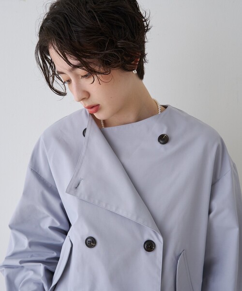 EMMA　ROUGE VIF（エマルージュヴィフ）の「【撥水・防花粉加工】【一部店舗限定】キャンディスリーブショートトレンチコート/春服/春アウター/通勤/ショート丈/フェミニン/モード/手洗い可能/雨の日（トレンチコート・レディース・ベージュ/グレイッシュブルー・フリー）」の10枚目の写真