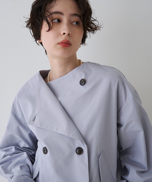 EMMA　ROUGE VIF（エマルージュヴィフ）の「【撥水・防花粉加工】【一部店舗限定】キャンディスリーブショートトレンチコート/春服/春アウター/通勤/ショート丈/フェミニン/モード/手洗い可能/雨の日（トレンチコート・レディース・ベージュ/グレイッシュブルー・フリー）」の11枚目の写真
