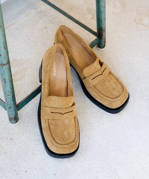 Kastane(カスタネ)の「ヒールローファー(ローファー・レディース・ブラック/サンドベージュ・38/37/36)」の1枚目の写真