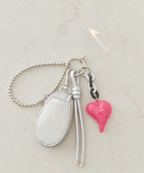 AMERICAN HOLIC(アメリカンホリック)の「ハートクラシックチャーム(チャーム・レディース・ブラック/シルバー・FREE)」の1枚目の写真