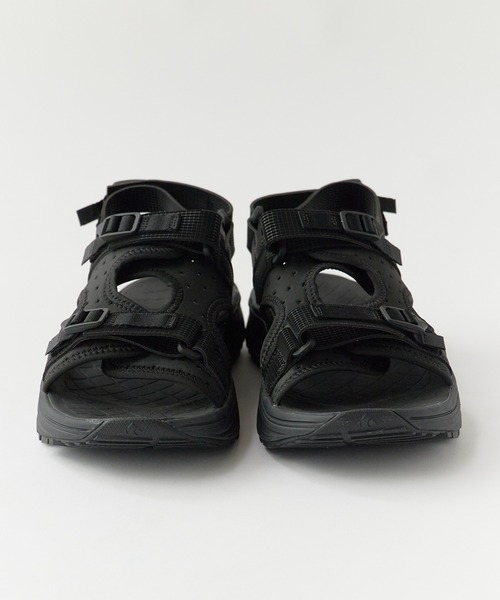 WHITE MOUNTAINEERING（ホワイトマウンテニアリング）の「White Mountaineering/ホワイトマウンテニアリング × rig Footwear/リグ フットウェア WM×rig footwear kuruka 2.0’ パンチング加工 サンダル 2026年 夏 夏服（サンダル・メンズ・ブラック・28/27/26）」の2枚目の写真