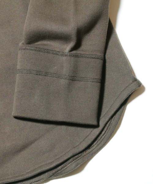 NATAL DESIGN(ネイタルデザイン)の「BRUSHED COTTON LONG SLEEVE HENLEY "LUCKY SWALLOW"(スウェット・メンズ・パープル/チョコ/オリーブ・SMALL/MEDIUM/LARGE/X-LARGE)」の12枚目の写真